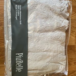 PiuBelle Matelasse quilt size Queen light gray